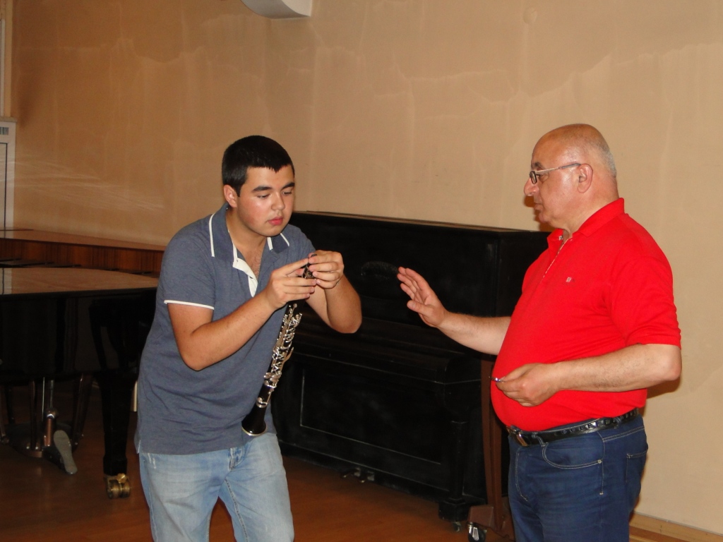 Hayk_Hakobyan_with_principal_clarinetist_Vyacheslav_Manucharyan.JPG
