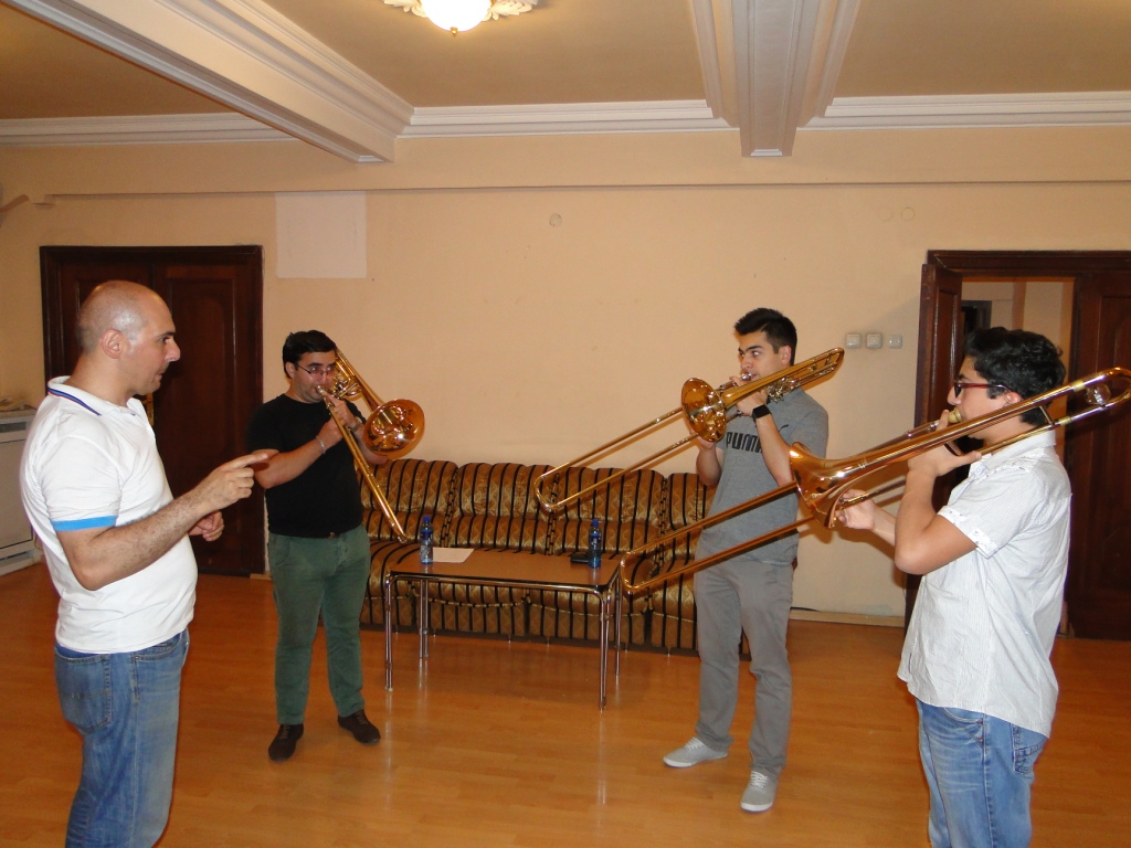 Principal_Aristakes_Martirosyan_with_trumpetists.JPG